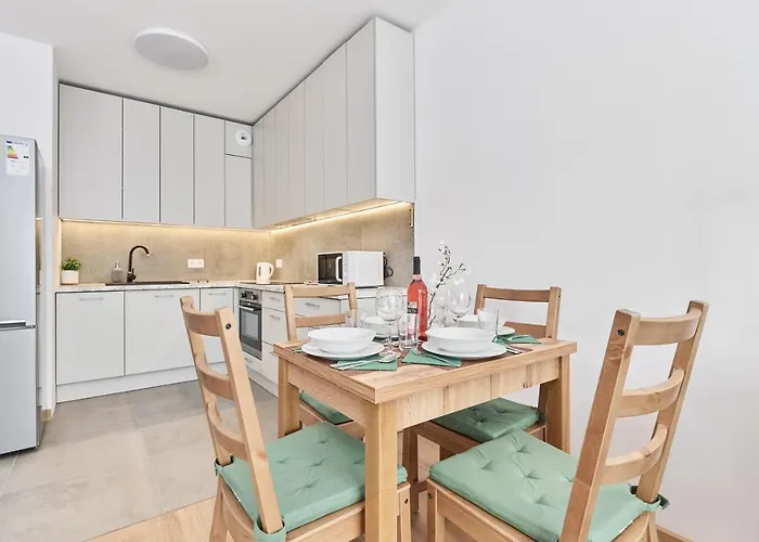 Wichrowa With Free Garage By Renters 아파트 *