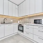 شقة Wichrowa With Free Garage By Renters فروتسواف
