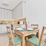 Wichrowa With Free Garage By Renters شقة *