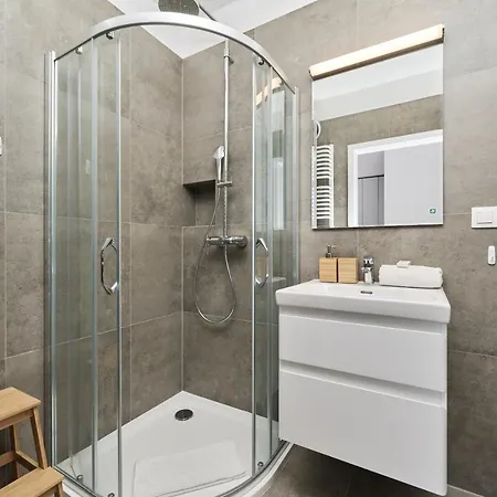 Wichrowa With Free Garage By Renters Apartment